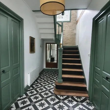 L'astu'cieux Triplex Apartment
