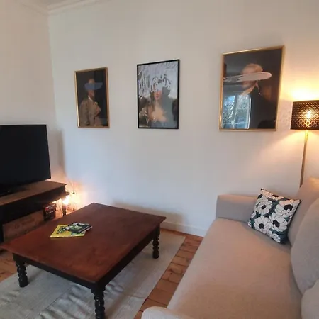 L'astu'cieux Triplex Apartment